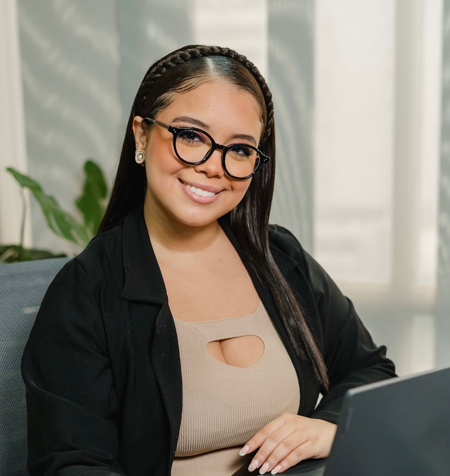 Mariana Isabel Oñate Carrillo. Abogada, conciliadora en derecho CAC, investigadora jurídica, asesora académica, Coordinadora de asuntos litigiosos en Pérez y Marrugo Consultores.